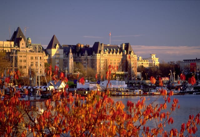 Gruppenreise auf Vancouver Island mit Hafenblick in Victoria