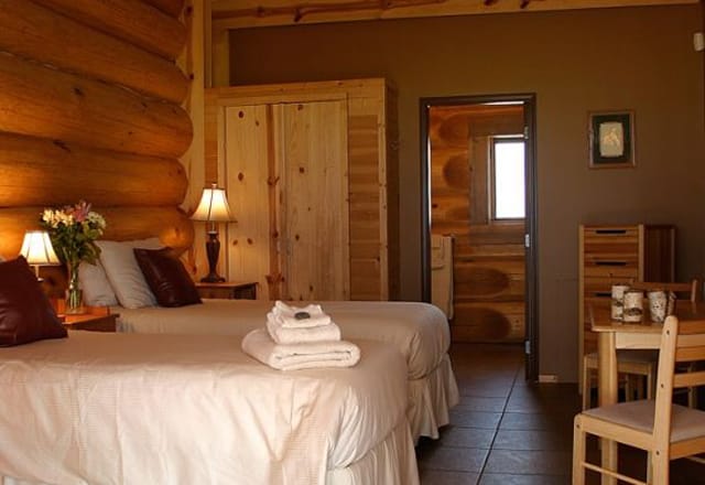 Schlafzimmer auf der Fraser River Lodge